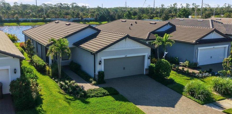 Villa ou maison à Lakewood Ranch, Floride 2 chambres, 132.66 m2 № 2418325