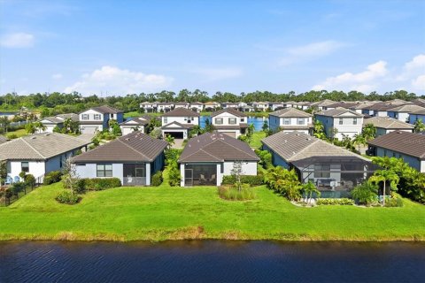 Villa ou maison à vendre à Lakewood Ranch, Floride: 2 chambres, 132.66 m2 № 2418325 - photo 2