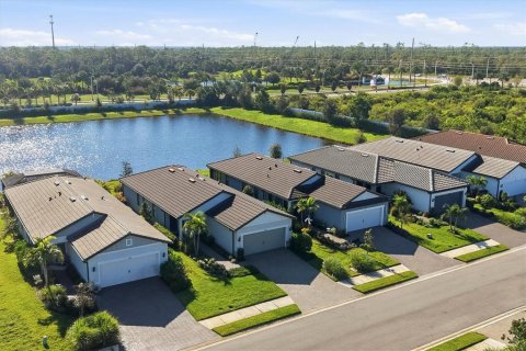 Villa ou maison à vendre à Lakewood Ranch, Floride: 2 chambres, 132.66 m2 № 2418325 - photo 3