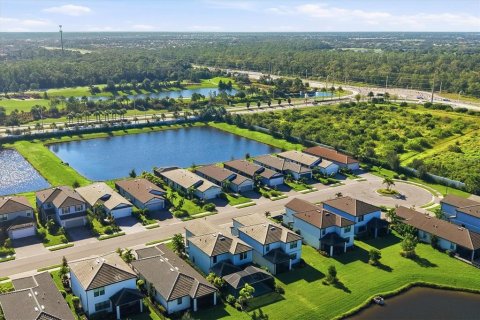 Villa ou maison à vendre à Lakewood Ranch, Floride: 2 chambres, 132.66 m2 № 2418325 - photo 4