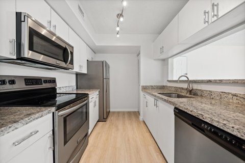 Condominio en Hypoluxo, Florida, 2 dormitorios № 2181843