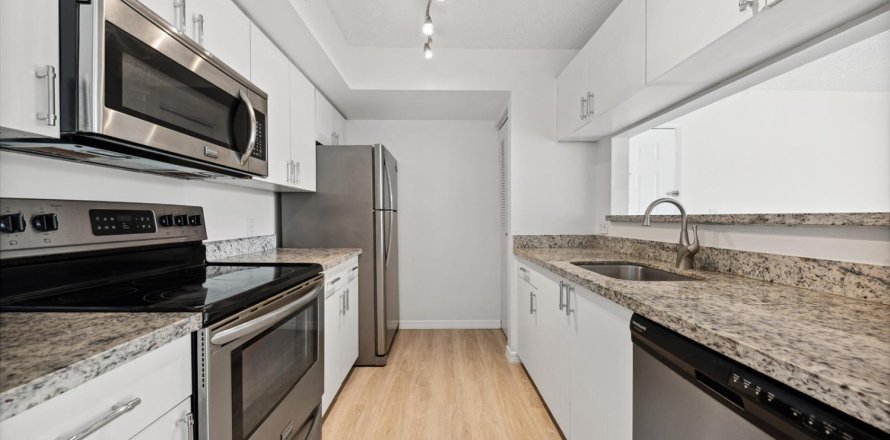 Condominio en Hypoluxo, Florida, 2 dormitorios  № 2181843