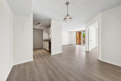Condominio en venta en Hypoluxo, Florida, 2 dormitorios, 85.66 m2 № 2181843 - foto 5