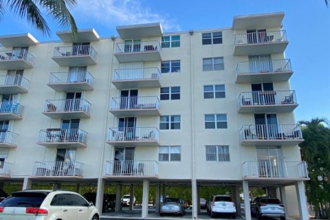 Condominio en alquiler en Fort Lauderdale, Florida, 1 dormitorio, 75.62 m2 № 2087818 - foto 14