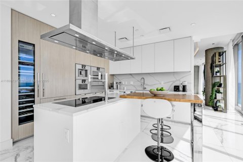 Condominio en venta en Sunny Isles Beach, Florida, 4 dormitorios, 297.66 m2 № 1865193 - foto 11