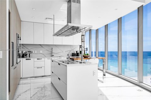 Condominio en venta en Sunny Isles Beach, Florida, 4 dormitorios, 297.66 m2 № 1865193 - foto 7