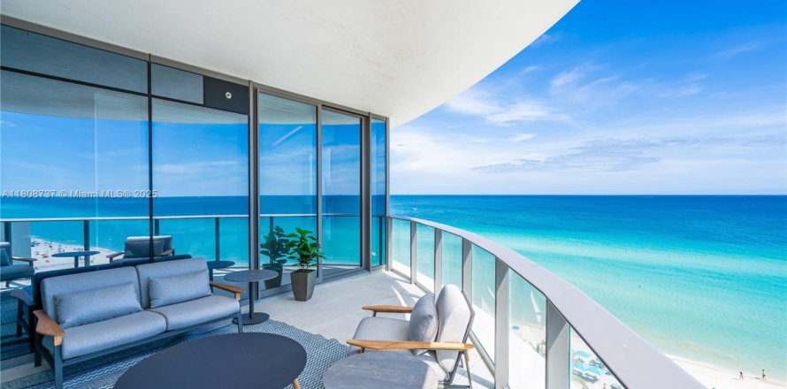 Condominio en Sunny Isles Beach, Florida, 4 dormitorios № 1865193