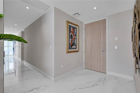 Condominio en venta en Sunny Isles Beach, Florida, 4 dormitorios, 297.66 m2 № 1865193 - foto 15