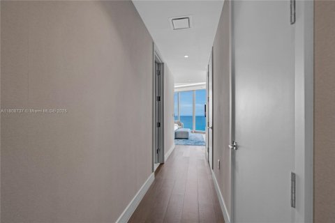 Condominio en venta en Sunny Isles Beach, Florida, 4 dormitorios, 297.66 m2 № 1865193 - foto 20