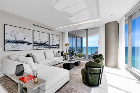 Condominio en venta en Sunny Isles Beach, Florida, 4 dormitorios, 297.66 m2 № 1865193 - foto 2