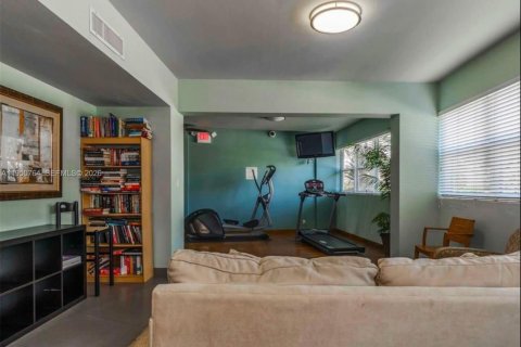 Condo in Fort Lauderdale, Florida, 2 bedrooms  № 2006398 - photo 23