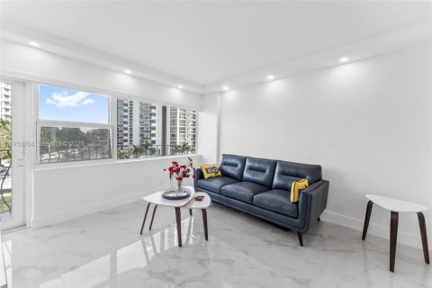 Condominio en alquiler en Fort Lauderdale, Florida, 2 dormitorios, 70.61 m2 № 2006398 - foto 8