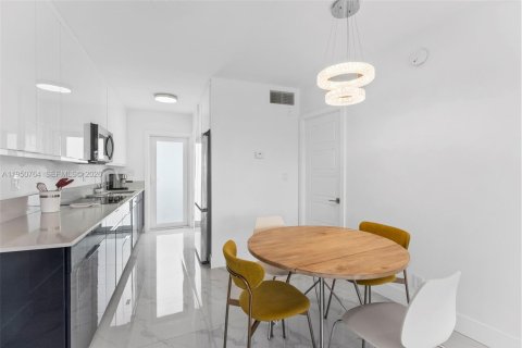 Condominio en alquiler en Fort Lauderdale, Florida, 2 dormitorios, 70.61 m2 № 2006398 - foto 7