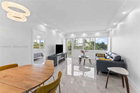 Condominio en alquiler en Fort Lauderdale, Florida, 2 dormitorios, 70.61 m2 № 2006398 - foto 4