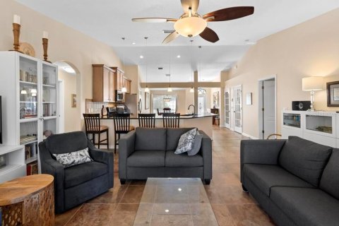 House in Orange City, Florida 5 bedrooms, 207.54 sq.m. № 1910132 - photo 22