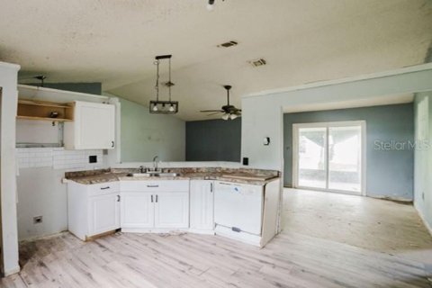 House in Palm Bay, Florida 3 bedrooms, 98.1 sq.m. № 1784726 - photo 8