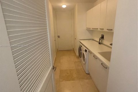 Condo in Sunny Isles Beach, Florida, 2 bedrooms  № 1865337 - photo 23