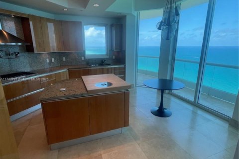 Condo in Sunny Isles Beach, Florida, 2 bedrooms  № 1865337 - photo 10