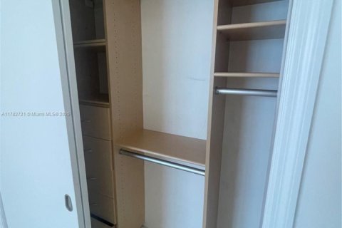 Condo in Sunny Isles Beach, Florida, 2 bedrooms  № 1865337 - photo 20