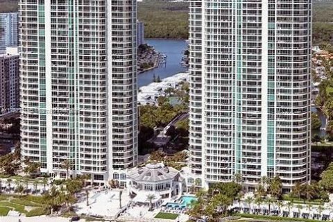 Condo in Sunny Isles Beach, Florida, 2 bedrooms  № 1865337 - photo 1