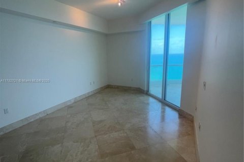 Condo in Sunny Isles Beach, Florida, 2 bedrooms  № 1865337 - photo 18
