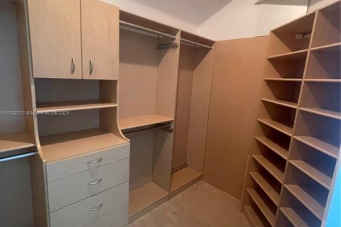 Condo in Sunny Isles Beach, Florida, 2 bedrooms  № 1865337 - photo 15