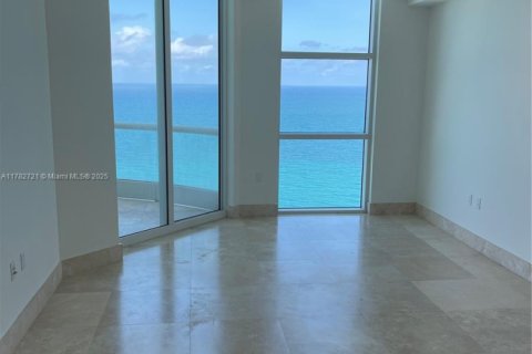 Condo in Sunny Isles Beach, Florida, 2 bedrooms  № 1865337 - photo 12