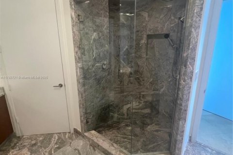 Condo in Sunny Isles Beach, Florida, 2 bedrooms  № 1865337 - photo 17