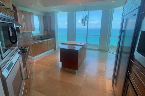 Condo in Sunny Isles Beach, Florida, 2 bedrooms  № 1865337 - photo 8