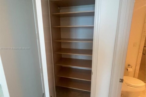 Condo in Sunny Isles Beach, Florida, 2 bedrooms  № 1865337 - photo 22