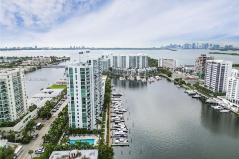 Condo in North Bay Village, Florida, 1 bedroom  № 2011047 - photo 30