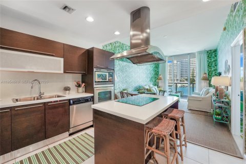 Condo in North Bay Village, Florida, 1 bedroom  № 2011047 - photo 4