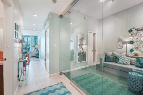 Condo in North Bay Village, Florida, 1 bedroom  № 2011047 - photo 7