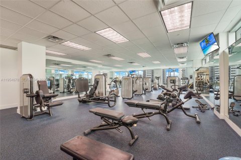 Condo in North Bay Village, Florida, 1 bedroom  № 2011047 - photo 25