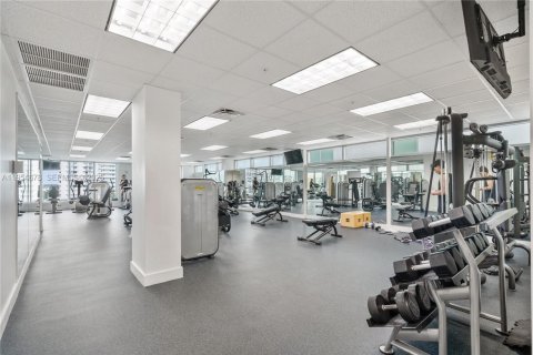 Condo in North Bay Village, Florida, 1 bedroom  № 2011047 - photo 24