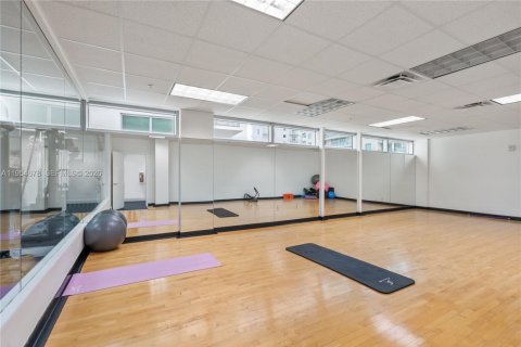 Condo in North Bay Village, Florida, 1 bedroom  № 2011047 - photo 23