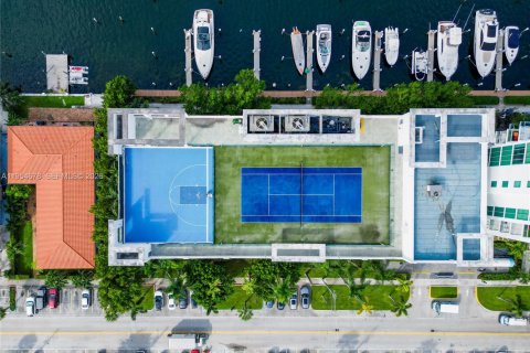 Condo in North Bay Village, Florida, 1 bedroom  № 2011047 - photo 3