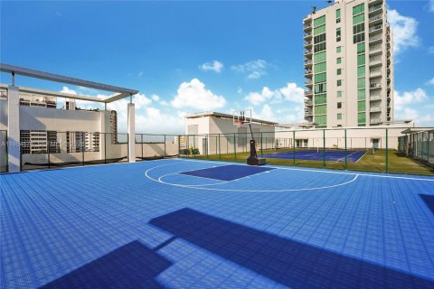 Condo in North Bay Village, Florida, 1 bedroom  № 2011047 - photo 22