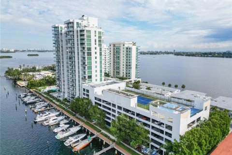 Condo in North Bay Village, Florida, 1 bedroom  № 2011047 - photo 28