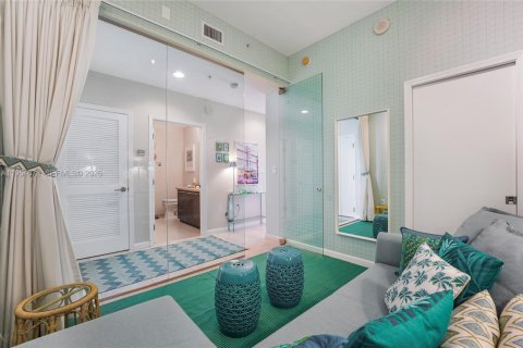 Condo in North Bay Village, Florida, 1 bedroom  № 2011047 - photo 13