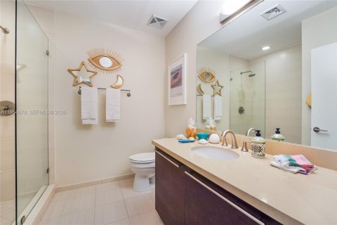 Condo in North Bay Village, Florida, 1 bedroom  № 2011047 - photo 15