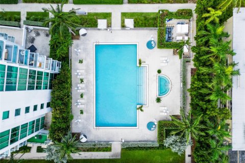 Condo in North Bay Village, Florida, 1 bedroom  № 2011047 - photo 19