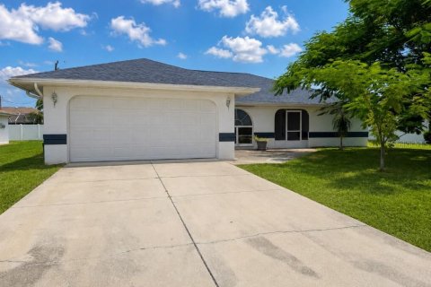Villa ou maison à Port Charlotte, Floride 3 chambres, 156.63 m2 № 2341634