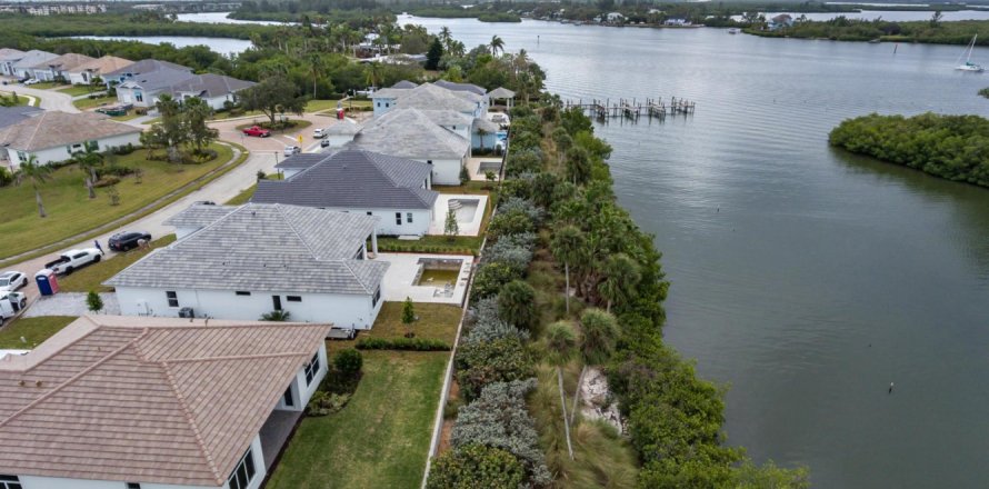 House in Vero Beach, Florida 3 bedrooms, 225.85 sq.m. № 871204