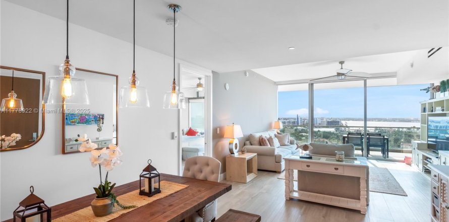 Кондоминиум с 2 спальнями в Бэл-Харбор, Флорида № 2013076