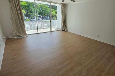 Touwnhouse à louer à Hallandale Beach, Floride: 3 chambres, 183.2 m2 № 2382944 - photo 18