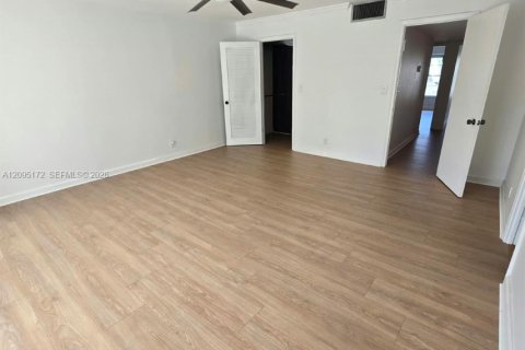 Touwnhouse à louer à Hallandale Beach, Floride: 3 chambres, 183.2 m2 № 2382944 - photo 19