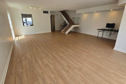 Touwnhouse à louer à Hallandale Beach, Floride: 3 chambres, 183.2 m2 № 2382944 - photo 10