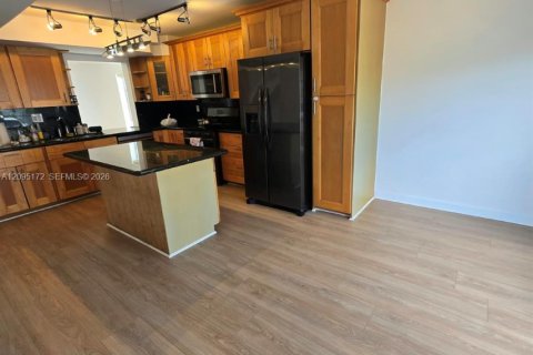 Touwnhouse à louer à Hallandale Beach, Floride: 3 chambres, 183.2 m2 № 2382944 - photo 3