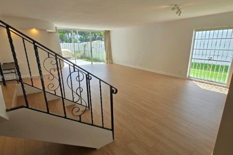 Touwnhouse à louer à Hallandale Beach, Floride: 3 chambres, 183.2 m2 № 2382944 - photo 11